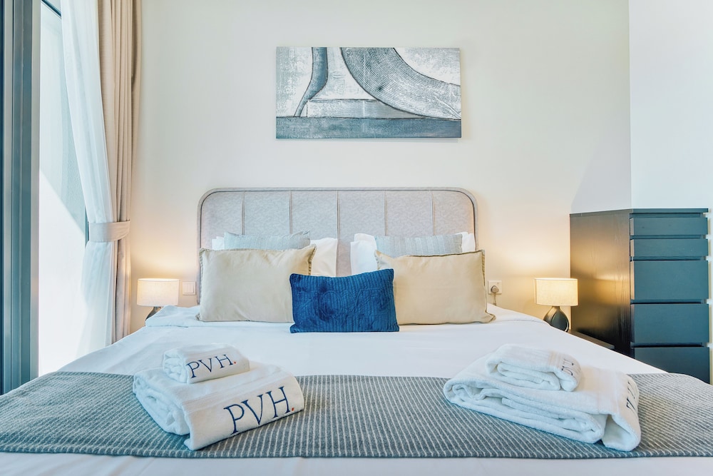 PVH - Contemporary 2BR - Aykon Tower C