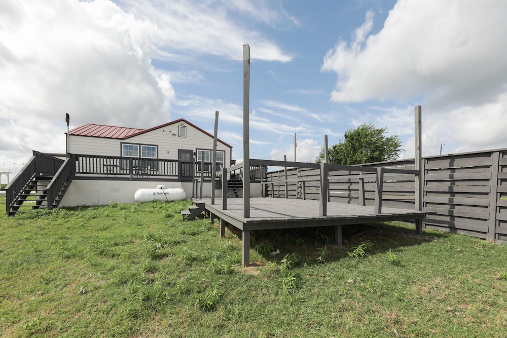 Modern Del Valle Vacation Rental w/ Deck & Views! - Image 5