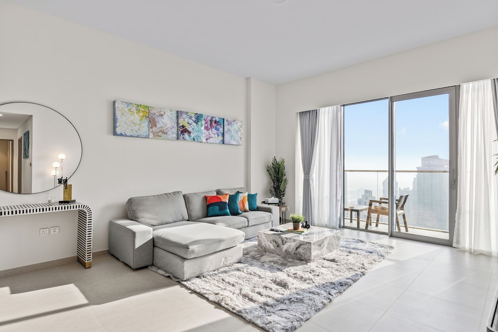 Luxury City Stay Near Mall and Pool
