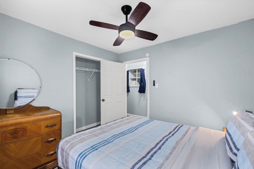 Cozy 2BR Home: With Lake Access & Work Space