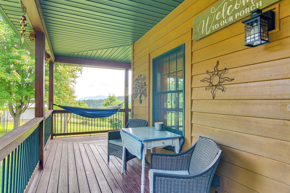 Wraparound Porch w/ Views: Blue Ridge Mtn Gem!