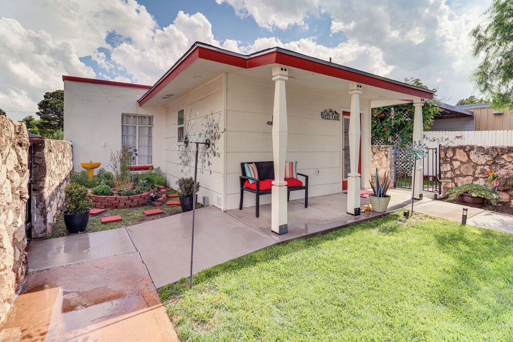 Walk to Enmu: Cozy Casita w/ Pet-friendly Yard
