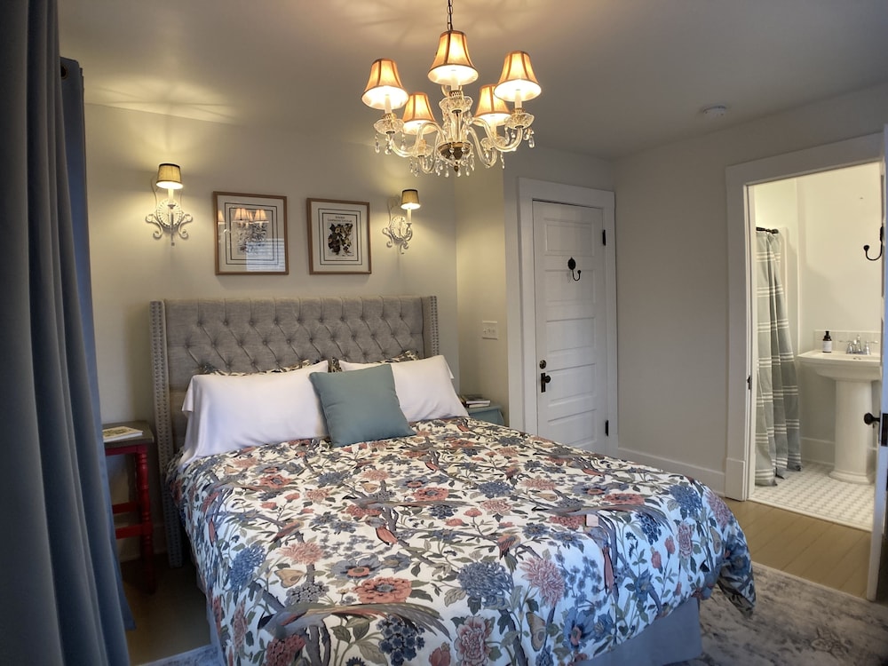 Vintage Inn at Veritas Estate view 5