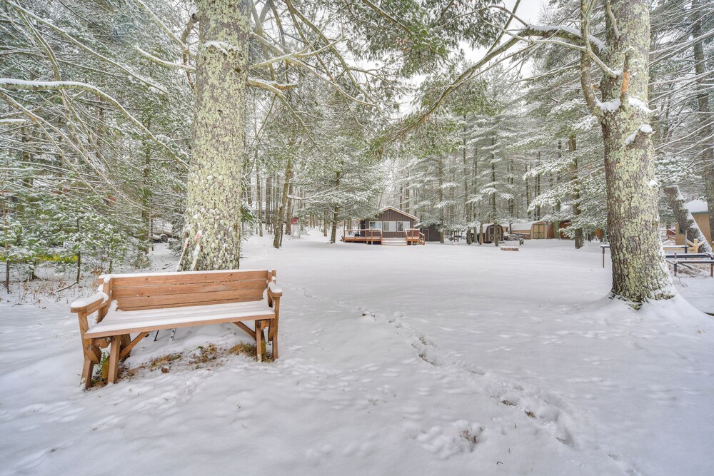 Charming Cabin on Grindstone Lake