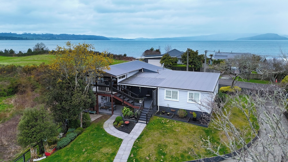 Kiwi Retreat By Aotearoa Escapes