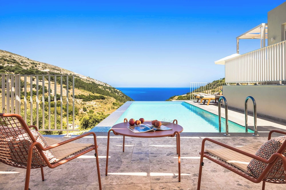 Ostria Villa