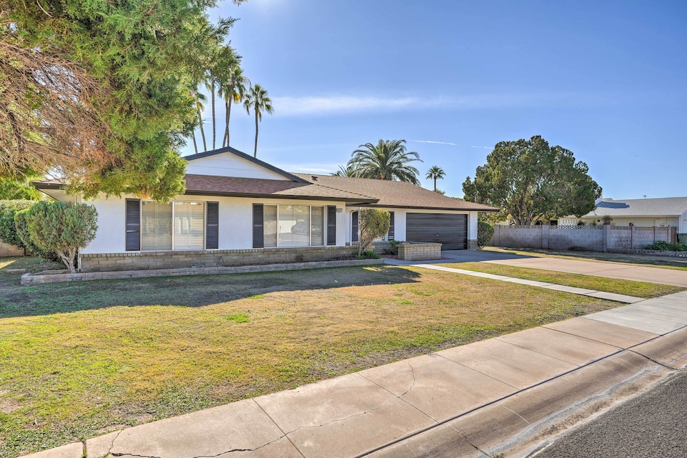 Glendale Home w/ Pool, 12 Mi to Downtown Phoenix view 4