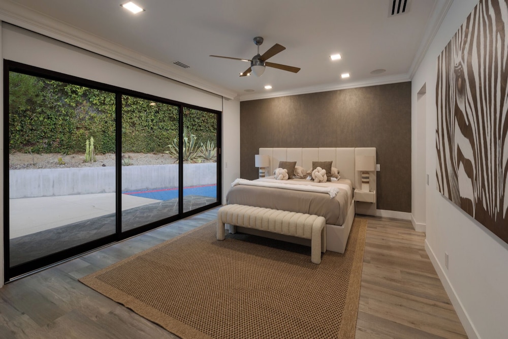 Valea Estate - Secluded Beverly Hills Retreat 1-acre Oasis