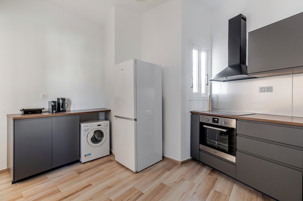 Arco - 2-BR Apt in the Heart of Athens