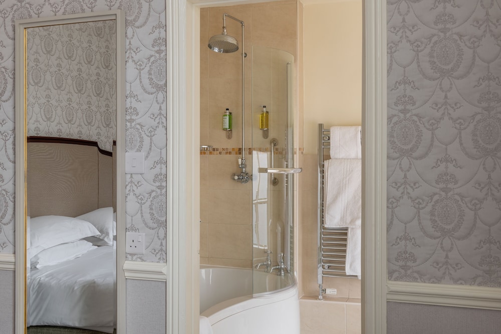 Royal Hotel 44