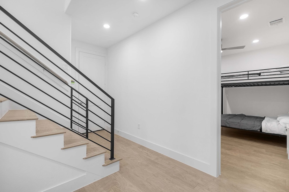 Houston 6 Bedroom Home