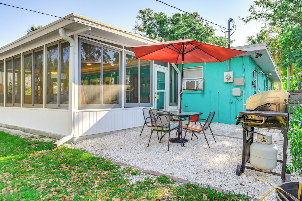 Englewood Bungalow 1 Mi to Beach: Pets Welcome!