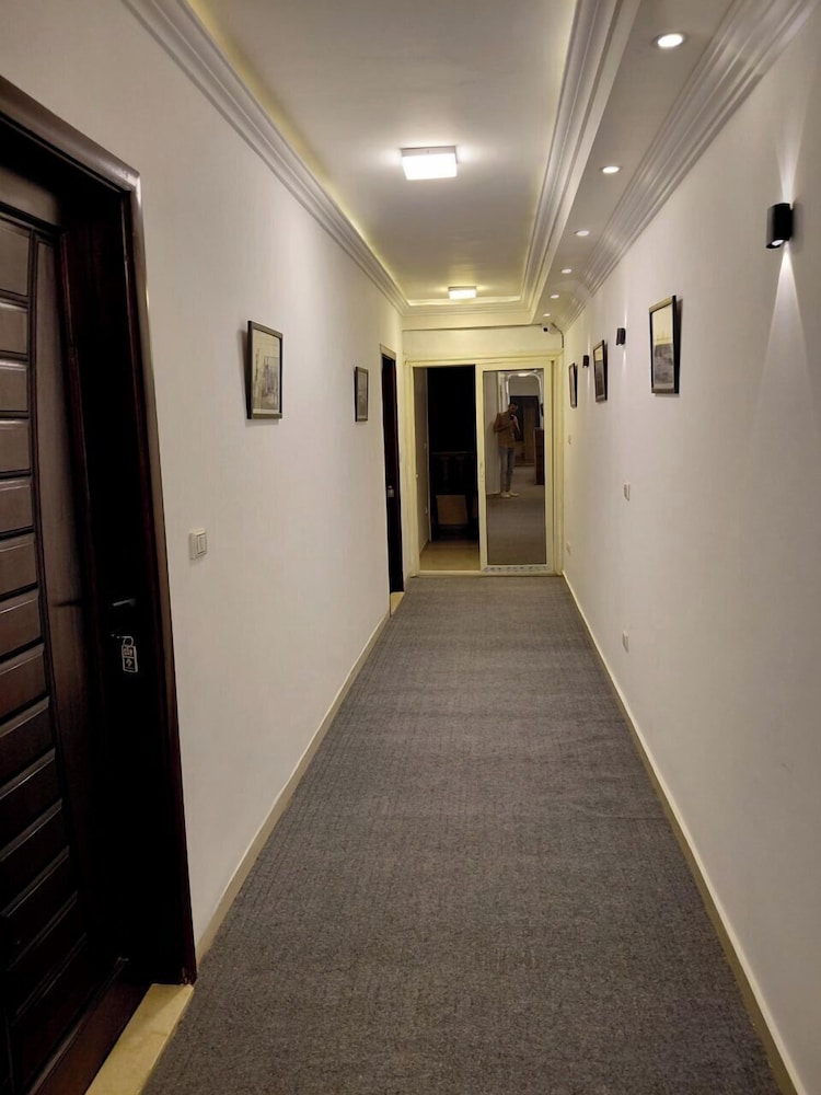 Pearl pyramids Inn