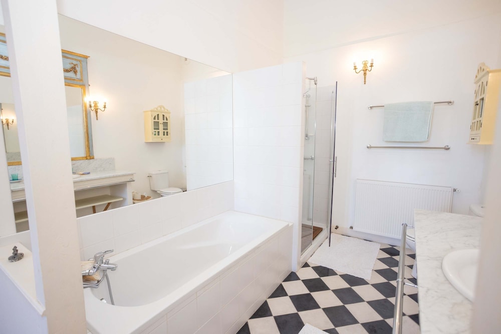 18th Century Ch Teau With Stunning Pool Gardens