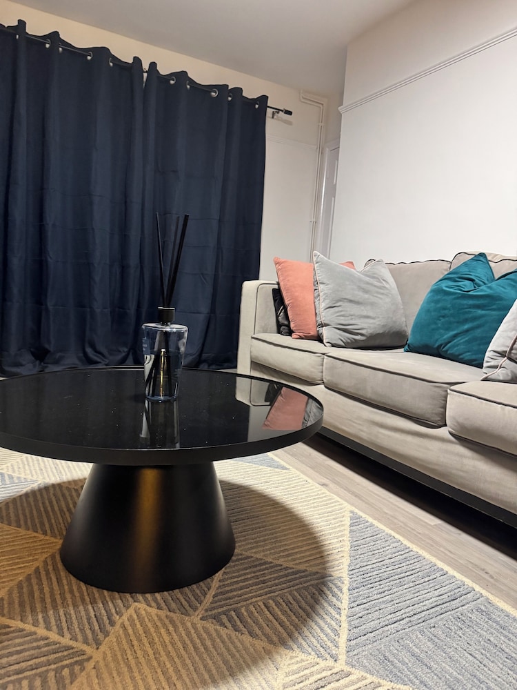 Corporate 3bedroom home with parking