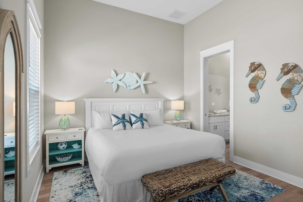 Mins to Beach Access + Pet-friendly + Golf Cart 30A White Sands by Avantstay