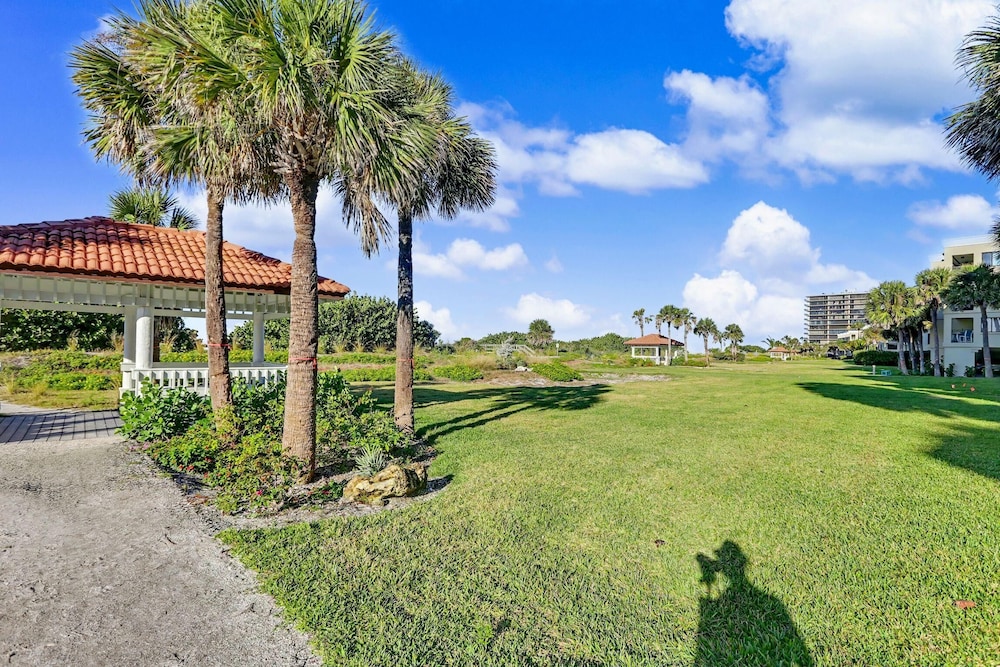 Land's End 9-402 Beach Front - Premier