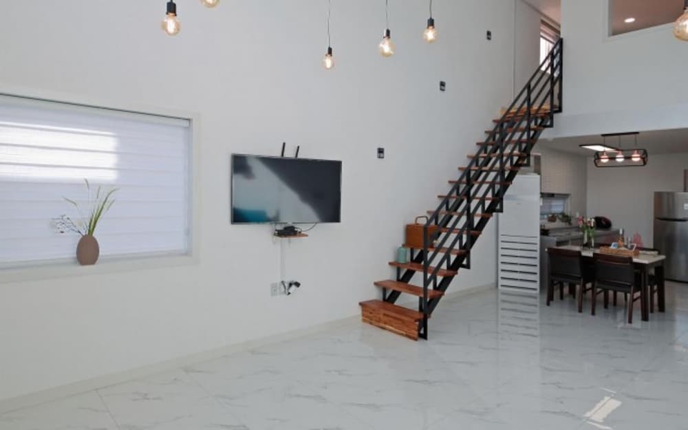 Pohang Yeonorang 187 and Sea Pool Villa view 4