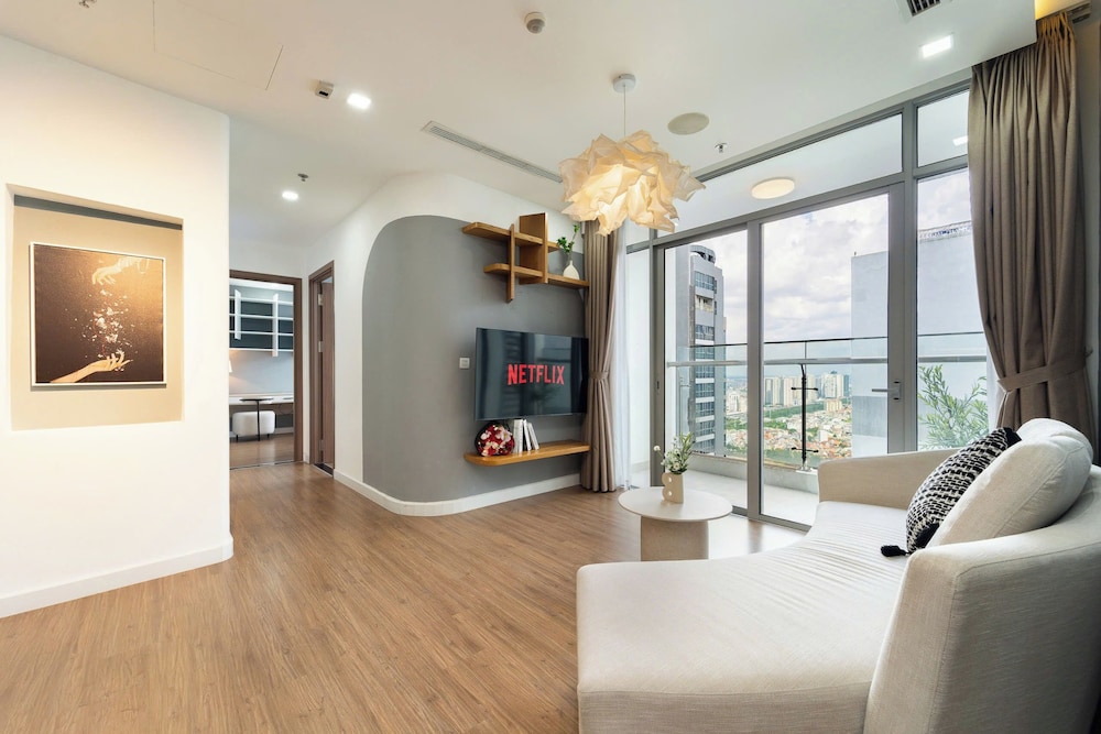 Apartment Landmark 81 by Urban Home