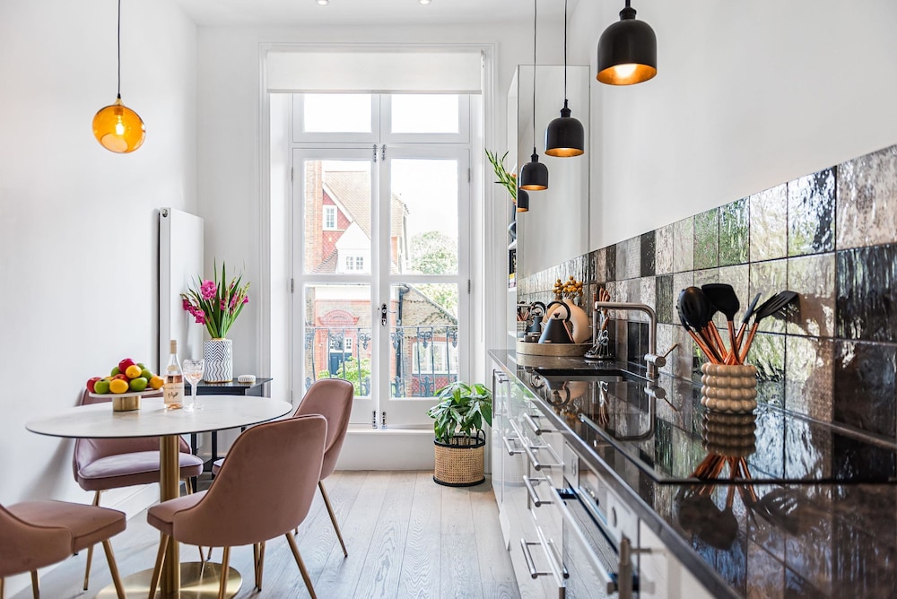 Lady on the Lane- 2 bed Primrose Hill - by Out of Office Lifestyle