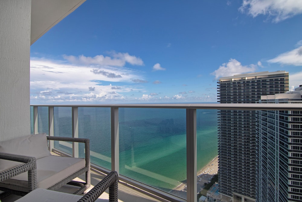 Luxury Penthouse! 4 BDR With Resort Amenities - Image 1