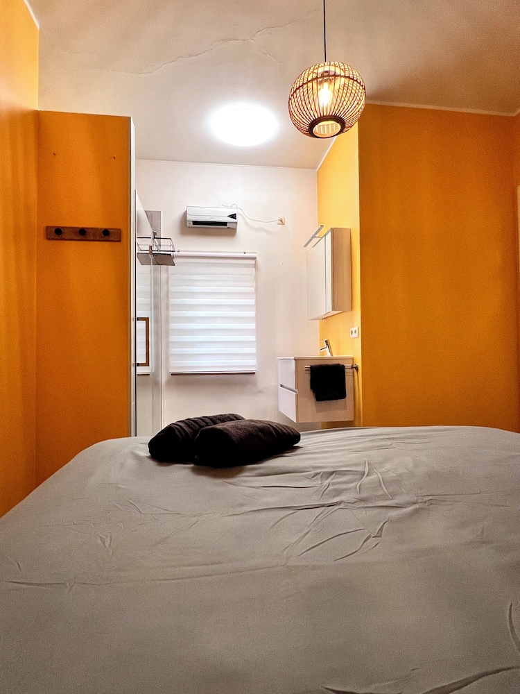 Beachfront & Sea View Sleeps 6