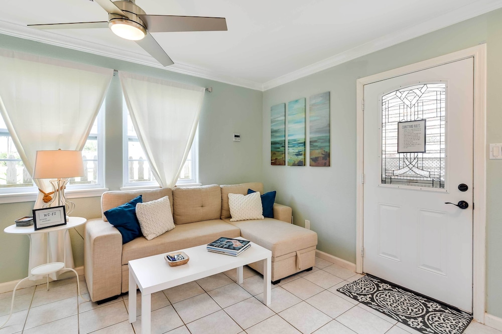 1 Block to Beach: Galveston Coastal Cottage