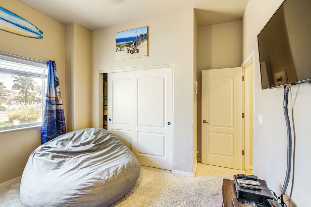 Lake View & Games: Spacious Oasis in Lake Havasu!