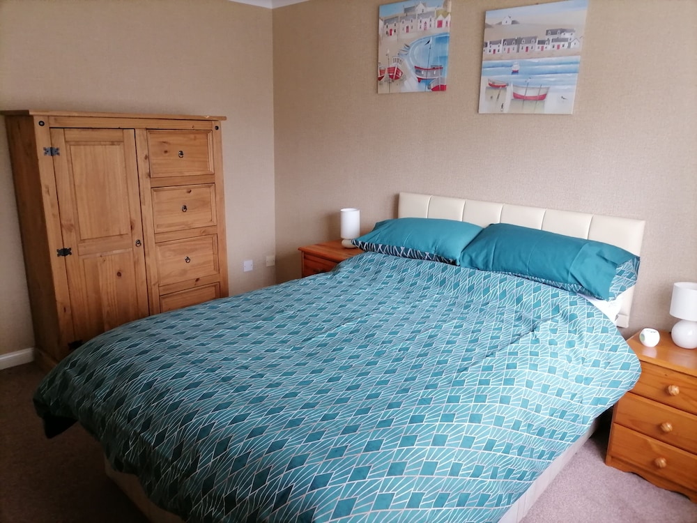 Inviting, Light and Airy 3-bed Apartment in Wick view 2