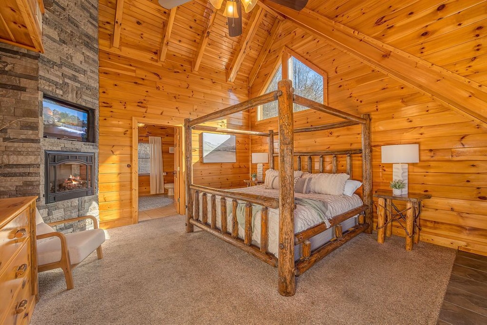 Playhouse Cinema - Four Bedroom Cabin view 4