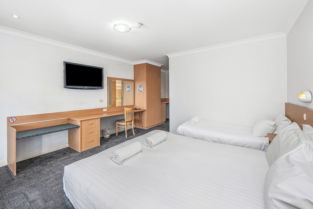 Diplomat Hotel Alice Springs view 4