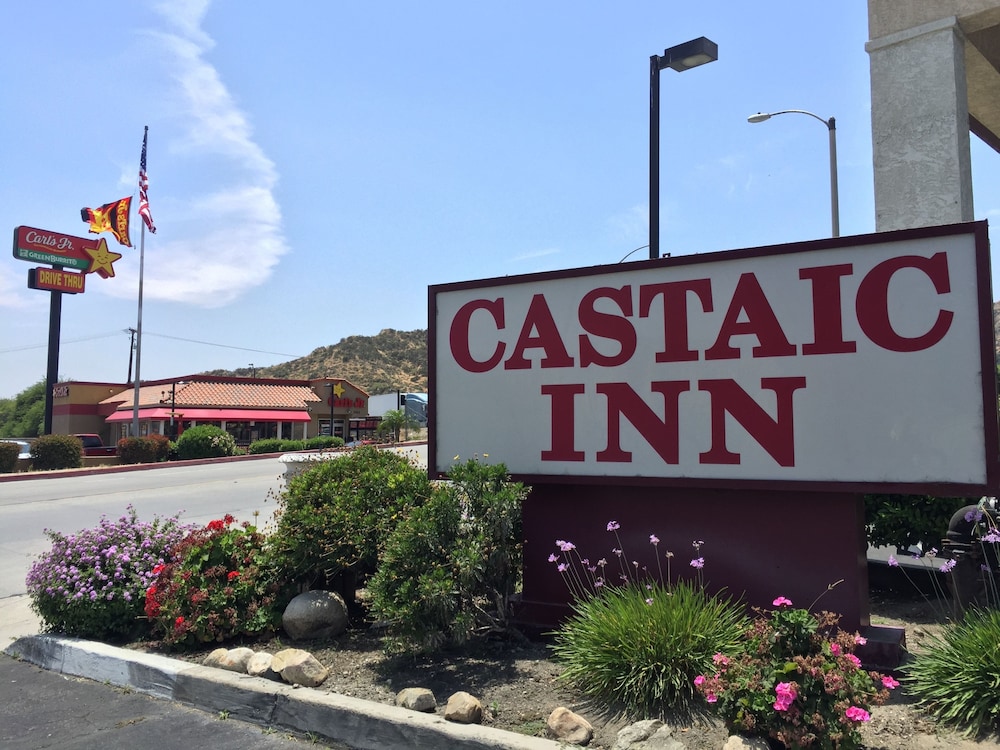 Castaic Inn Near Six Flags Magic Mountain - Property Image 7