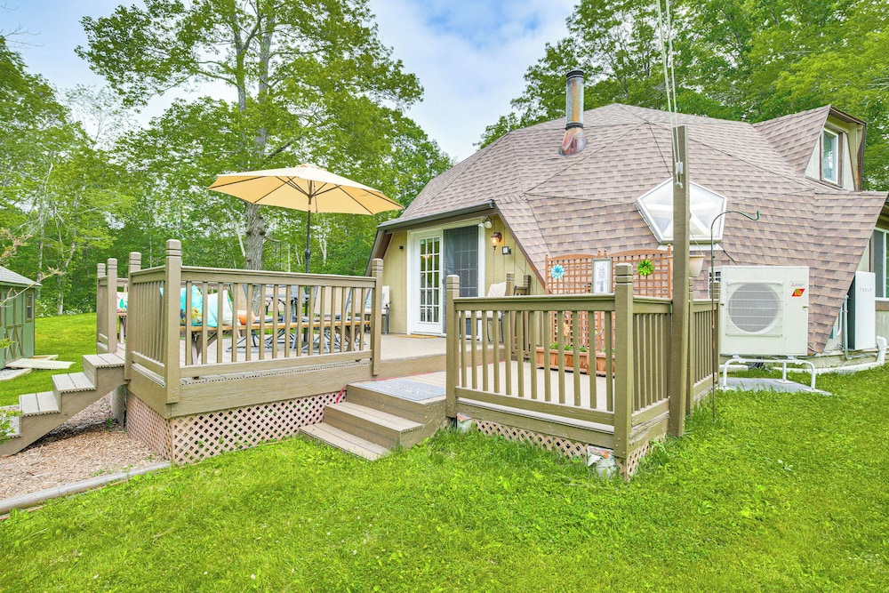 3 Mi to Kent Falls: Nature Escape w/ Deck & Garden