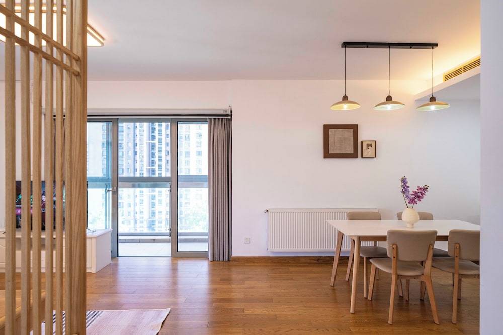 Tyms 3BR 2BA Apt Near Metro