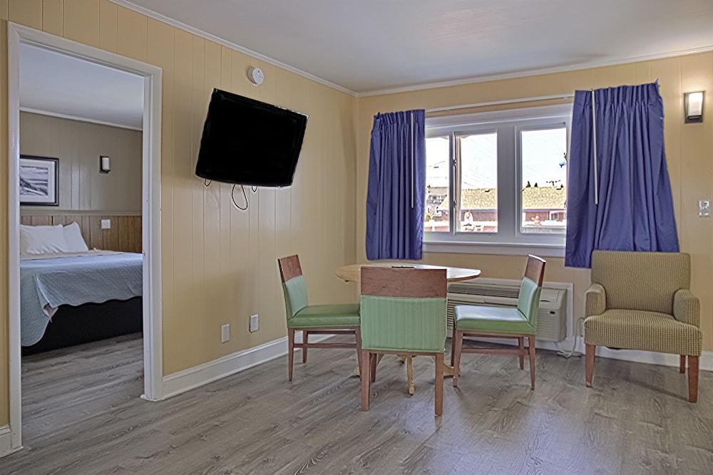 Colonial Inn Motel