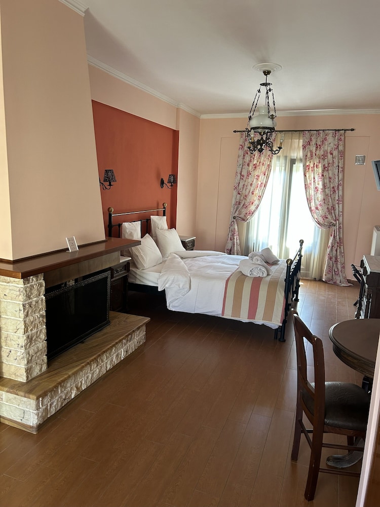 Aristarchos Lodge