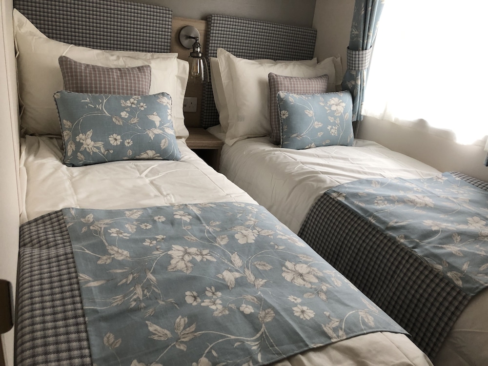 Luxury 2 Bedroom Caravan in Stunning Location view 2