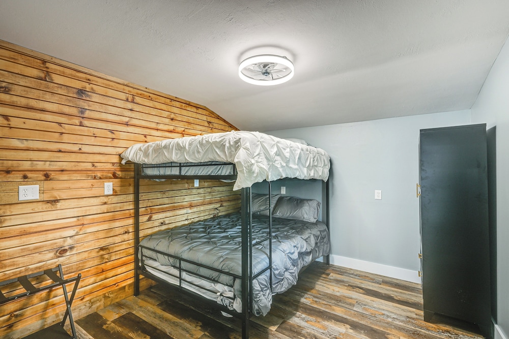 Private Indoor Hot Tub: Fish & Boat on Sylvan Lake