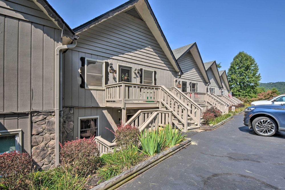 Stylish Sky Valley Condo With Club Amenities! view 3