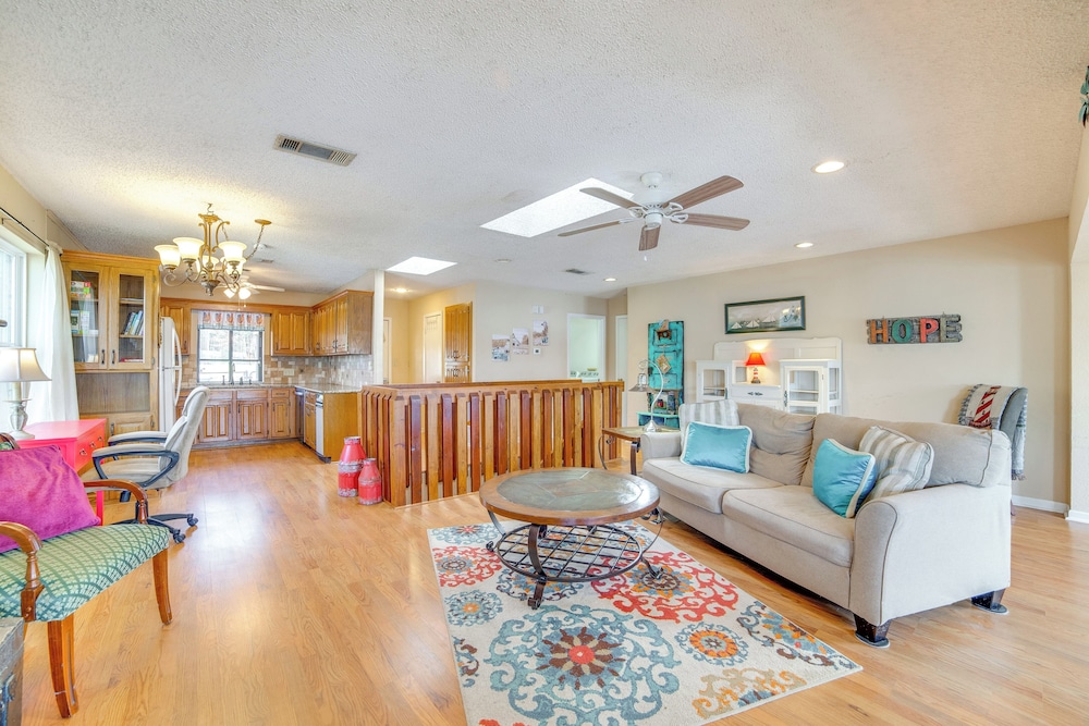 Winnsboro Lake Retreat: On-site Swimming & Fishing