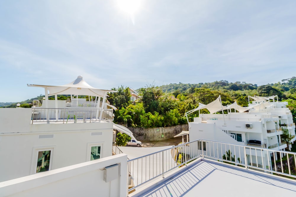 Chalong Hill Tropical Garden Homes