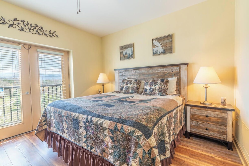 Mountain View Condo 3702