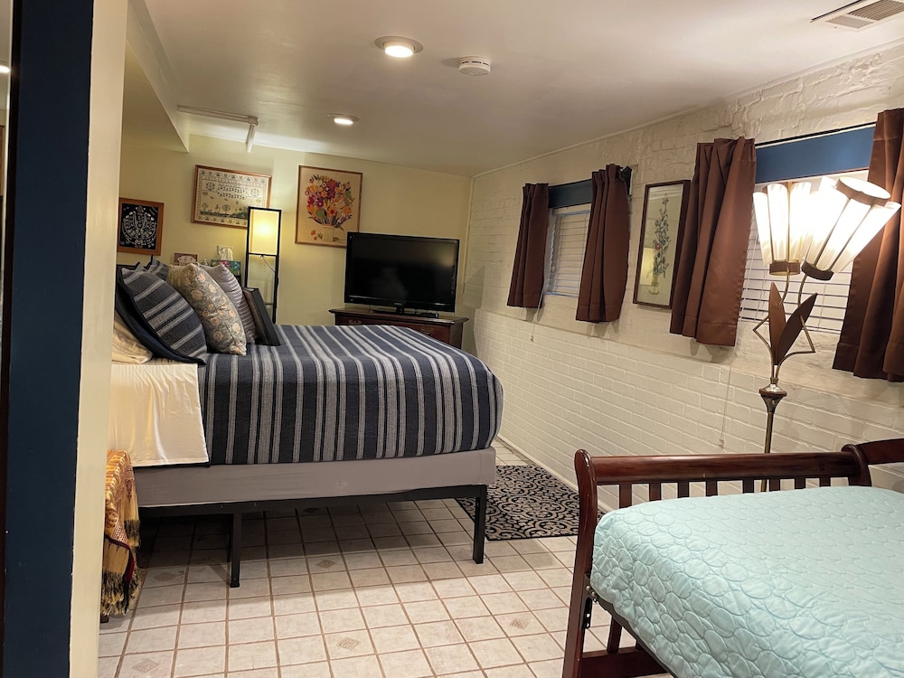 Ray's Bucktown Bed and Breakfast 24