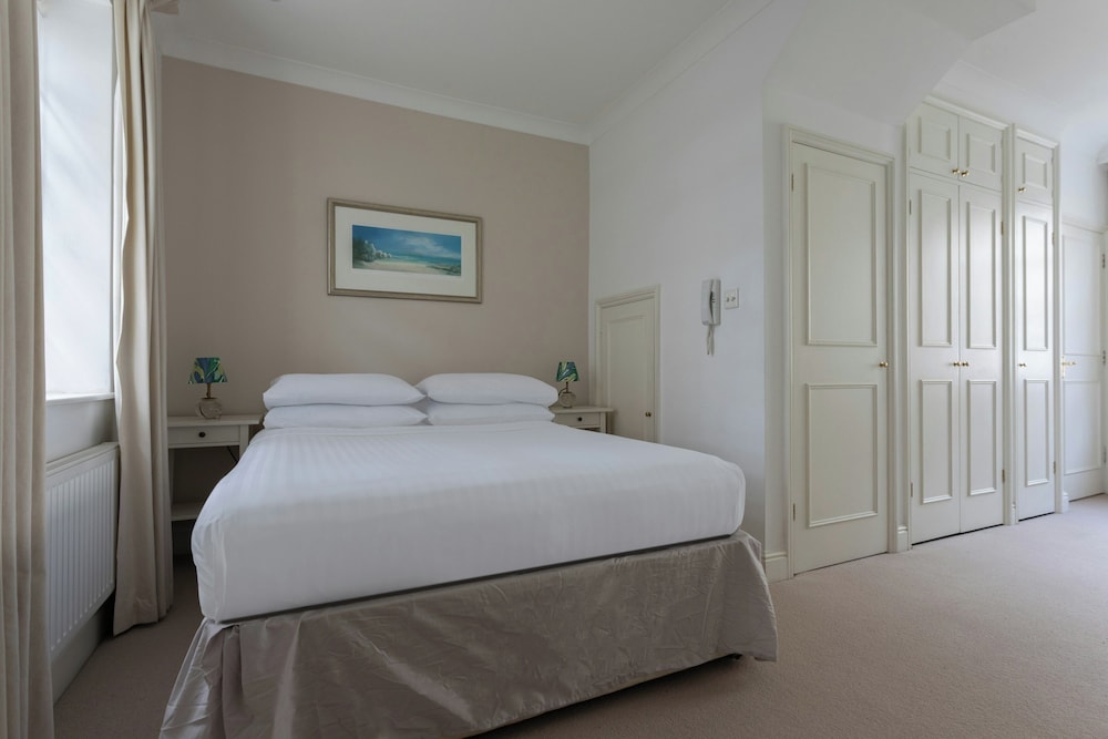 Bathurst Mews III by Onefinestay