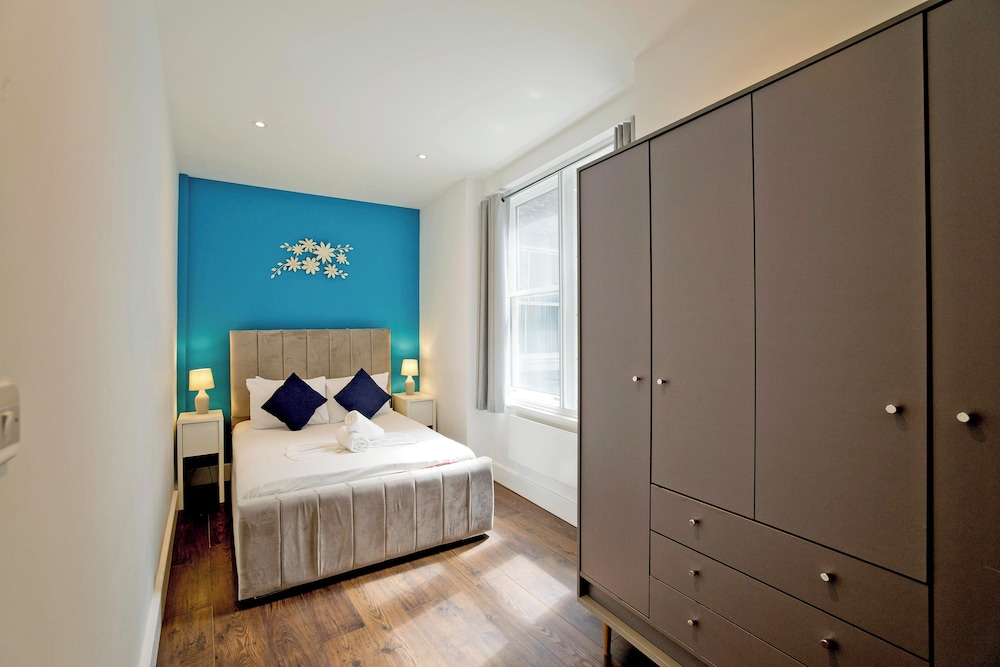 Imperial Middlesex Street Apartments