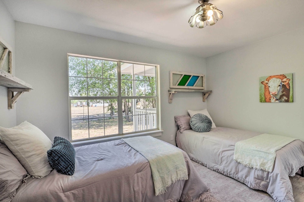 'blackberry Roost' Home ~ 4 Mi to Downtown Salado view 4