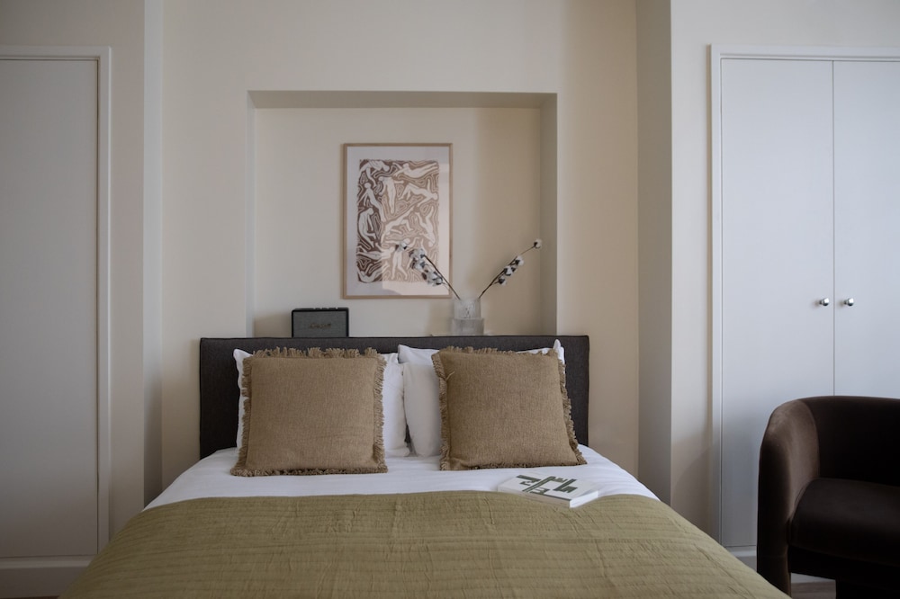 Gulaid House Knightsbridge by Bob W London