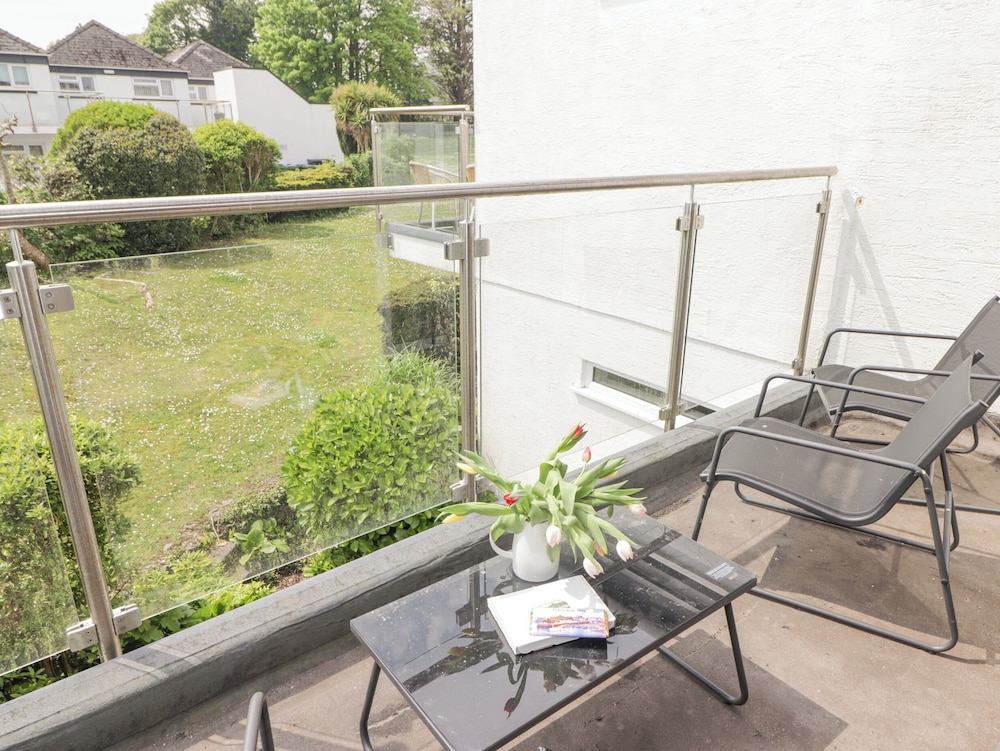 28 Coedrath Park