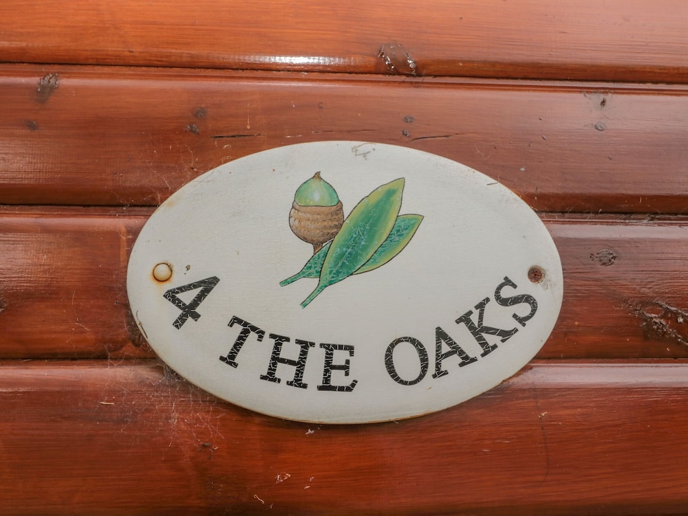 4 The Oaks