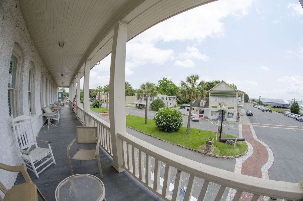 Riverview Hotel